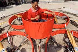 Nông dân tự tạo đĩa bay 