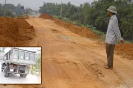 Đường đê “gồng mình” gánh vi phạm