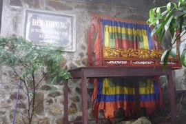 Đi bộ 12km lên đền Thượng 