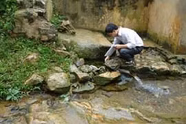 Bệnh ma làm và lời nguyền mó nước