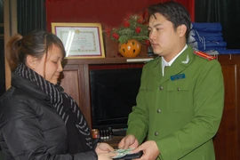 3 em gái không tham của rơi