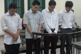 Nhóm “đại gia đi xe taxi” hầu tòa