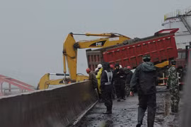 Trung Quốc: Bão mạnh đe dọa rò rỉ hóa chất độc hại