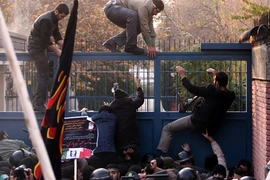 Hố sâu ngăn cách 