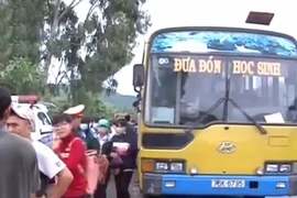 Bắt giữ xe khách chở gần 100 học sinh