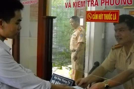 Giữ đúng tác phong, thái độ chuẩn mực