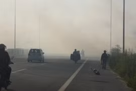 Đốt rác gây khói bụi