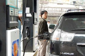 Vẫn giữ giá xăng, dầu