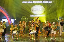 Treo đầu dê bán thịt… lừa