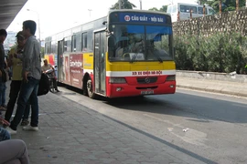 Ưu tiên xe buýt, điều chỉnh giờ làm