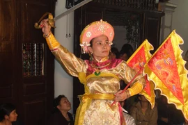 Mượn cớ "nhập đồng", áp vong lừa đảo