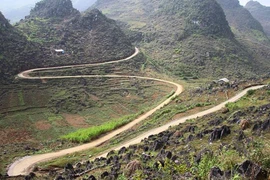 Gập ghềnh... đường Hạnh Phúc