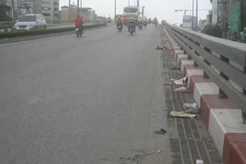 Bẩn quá, cầu vượt Ngã Tư Sở