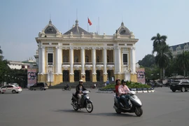 Trăm năm còn một chốn này