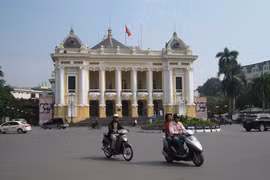 Trăm năm còn một chốn này