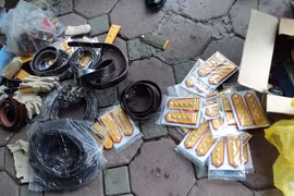 11 cửa hàng kinh doanh trái phép quân trang quân đội, công an