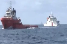 Tàu cá Trung Quốc rút về đảo Hải Nam tránh bão