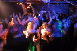 Bài 2: Đào hầm để "lắc"