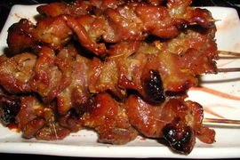 Thận trọng ăn thịt nướng với đồ uống có gas 