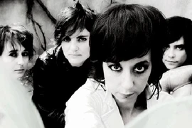 4 cô gái mãnh liệt với… rock