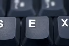 Nói dối người yêu, vào trang web sex