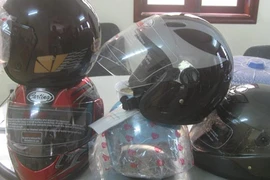 Kho có hơn 11.000 mũ bảo hiểm nhập lậu