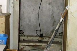 Thang máy bỗng nhiên “rơi tự do”