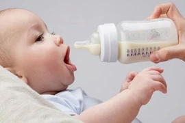 Không nên cai sữa mùa hè