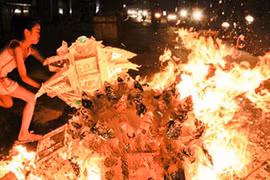 Đốt vàng mã - đốt tiền