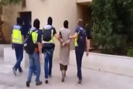 Tây Ban Nha và Morocco bắt giữ 9 tuyển mộ viên cho IS