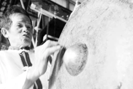 Người đánh thức hồn rừng núi