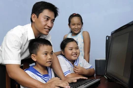 Cần thể hiện lòng yêu nước đúng cách 