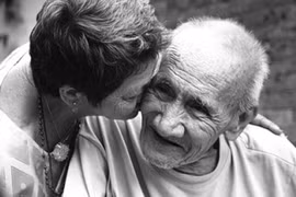 Càng già càng lười hôn