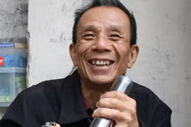 Nên duyên bởi… cái khăn mù xoa!