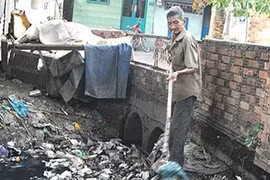 30 năm vớt rác trên kênh