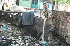 30 năm vớt rác trên kênh