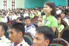 Thủ khoa hướng về biển đảo