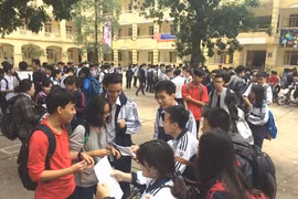 Sai sót trong đề khảo sát thi THPT quốc gia của Hà Nội: 4 phương án đều không đúng!