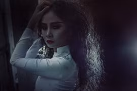 Người mẫu Xuân Thuỳ hoá ma cực kinh hãi