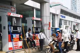 Giá xăng tiếp tục giảm hơn 500 đồng/lít