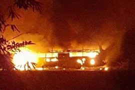 Audio 6-11-2016: Xe khách bốc cháy, hơn 20 hành khách may mắn thoát nạn