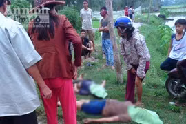 Đi hái rau, hai mẹ con chết đuối thương tâm