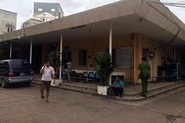 Hai con trai sát hại cha ruột vì nghi phụ bạc mẹ