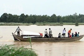 Nguy hiểm rình rập những chuyến đò ngang trong mùa lũ