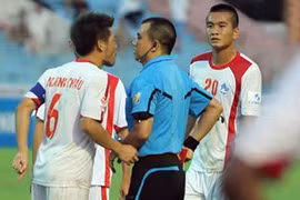 Tuyển thủ Minh Châu bị phạt nặng vì xúc phạm trọng tài