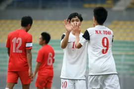 Thắng Hong Kong 5-1, U19 VN tạm chiếm ngôi đầu