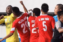 Được giảm án, hậu vệ Văn Nam thoát cảnh treo giò đến hết giải