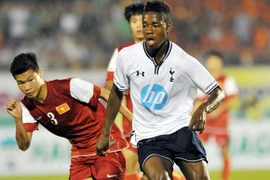 Bị U19 Tottenham đánh bại, U19 VN vẫn gây thiện cảm ở độ “nhiệt”