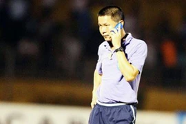 Hăm doạ cầu thủ và làm gián đoạn trận đấu, Trợ lý HLV Hà Nội T&T chỉ bị phạt nhẹ