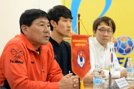 Tuyển SV Hàn Quốc dọa sẽ bắn phá khung thành Tuyển VN